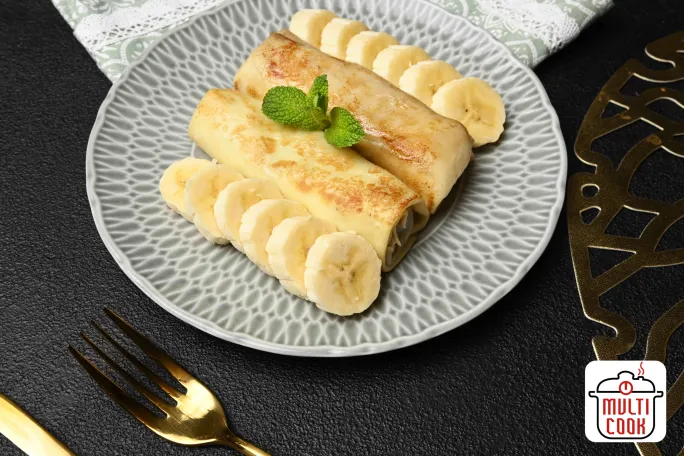 Lietiniai blynai su bananų ir kondensuoto pieno įdaru Lietiniai blynai su bananų ir kondensuoto pieno įdaru