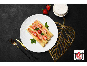 Lietiniai blynai su varškės ir braškių