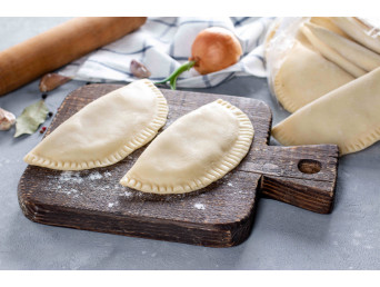 Čeburekai su sūrio ir žalumynų